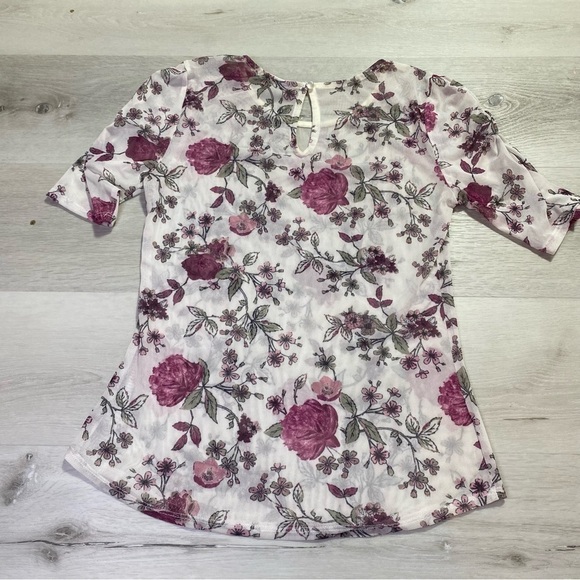 Sheer Mesh Floral Short Sleeve Fitted Top, Estimated Size Medium - Picture 5 of 8